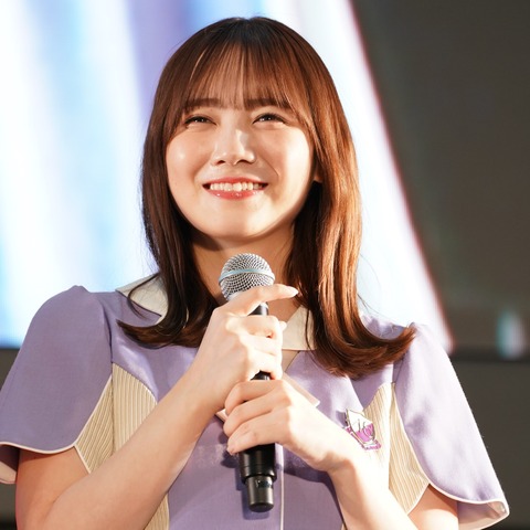 乃木坂46・田村真佑、弓木奈於の首の長さに驚き!? 画像