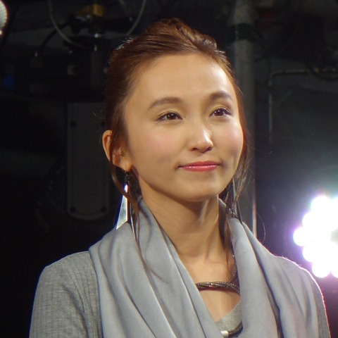 吉木りさ、INIにハマりずぎて衣装の色にも影響が… 画像