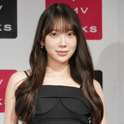 堀未央奈、新作カレンダーのこだわりは‟ヘルシーな肌見せ”「遊び心を入れて」 画像