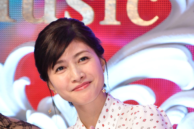 内田有紀が結婚発表！ネット大反響のワケ「30年ぶりの回収」「30年を実らせるのってすごい」 画像