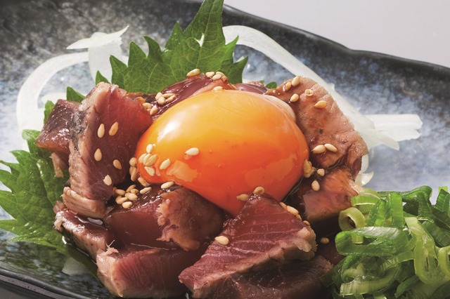 焼津産カツオから三田ポークまで限定メニューが盛りだくさん！炭火焼八剣伝、「欲張りフェア」7日より開催 画像