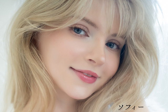 「バイオハザード」シリーズで注目の人気コスプレイヤー・ソフィーが初写真集！セクシーな特注衣装も見どころ 画像