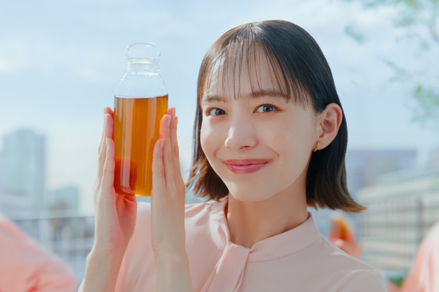 井桁弘恵が「ブレンディ」新CMで軽快な“お茶ダンス”披露！特別インタビューも公開！ 画像