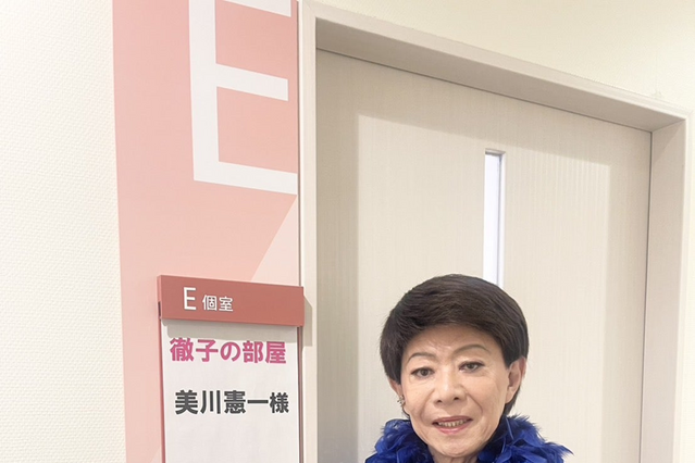 パーキンソン病公表の美川憲一、『徹子の部屋』出演＆歌唱告知にファン歓喜！「元気そうでよかった」 画像