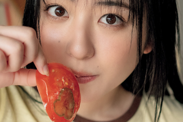 麻倉瑞季、愛らしさと肉感ボディのギャップが魅力！『週刊SPA!』の表紙グラビアに登場！ 画像