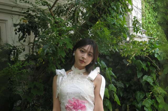 元日向坂46・富田鈴花、白のレースドレス姿に反響「綺麗」「女神様だ」 画像