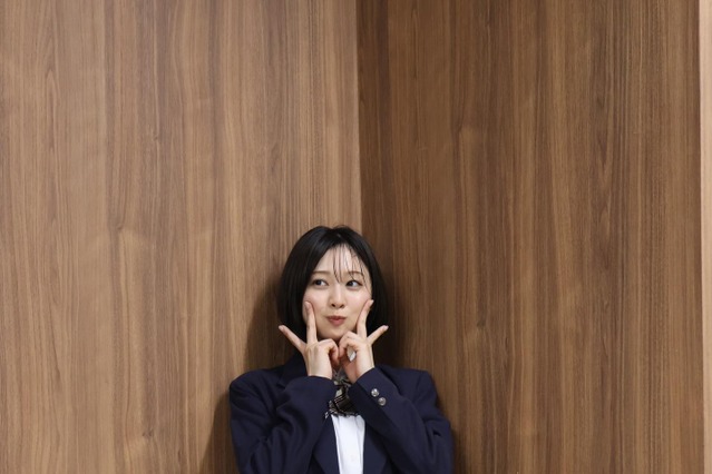 富田鈴花、制服姿で「とりあえずピース」連発！「まだまだ制服姿似合うね」「可愛すぎる」の声 画像