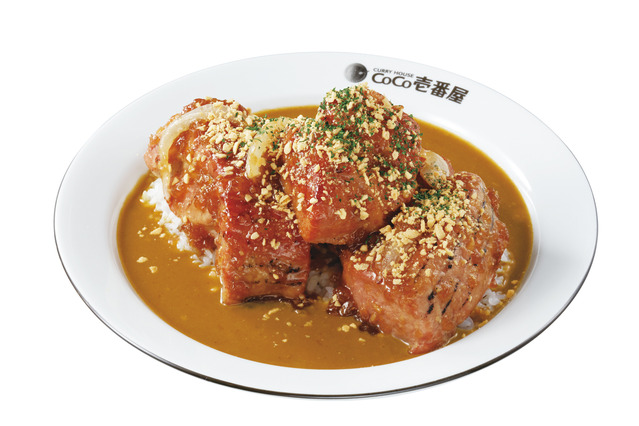 ココイチ、“初代肉塊カレー”が復活！「ホロ肉ドカンと豪快カレー」15日から再販 画像