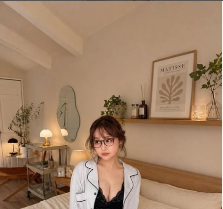 「抱き心地良さそうって言われた！」鈴木奈々、黒ランジェリーのセクシーショット 画像