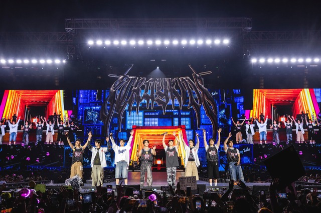 生バンドが響く、巨大ロックフェス級の熱狂！『Stray Kids : The dominATE Experience』が映した8人の軌跡 画像