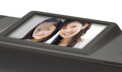 2.4型液晶搭載、スムーズなweb公開が可能なモバイルスキャナ 画像