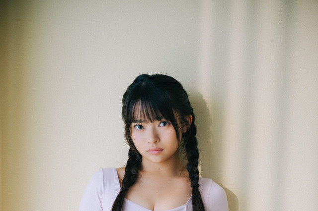 “逸材の17歳”小森香乃、1stDVD「純白の17歳」が先行配信！バレエ歴11年の曲線美を披露 画像