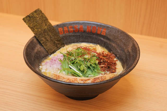 元祖原宿ラーメン「BASSANOVA」が大型リニューアルして1日にオープン！名物グリーンカレーラーメンも登場 画像