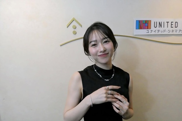 桜井日奈子、ドレス姿で美背中披露！「透明感増してます」「どんどんお綺麗に」 画像