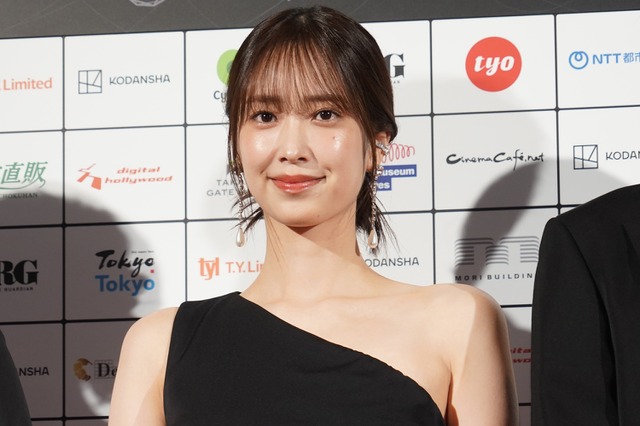 佐々木久美がエレガントな黒ドレス姿披露　SSFF & ASIAレッドカーペットで存在感 画像