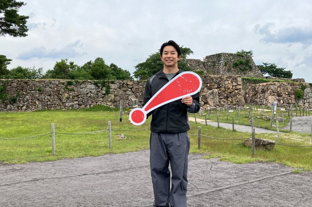 大河ドラマ『豊臣兄弟！』仲野太賀が竹田城跡を訪問！ゆかりの地で「ロマンを感じました」 画像