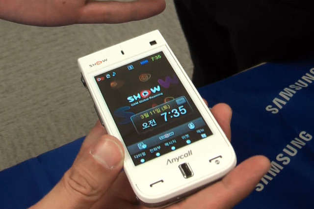 【ビデオニュース】プロジェクターフォンの最新機種「Samsung BEAM(SPH-W9600)」 画像