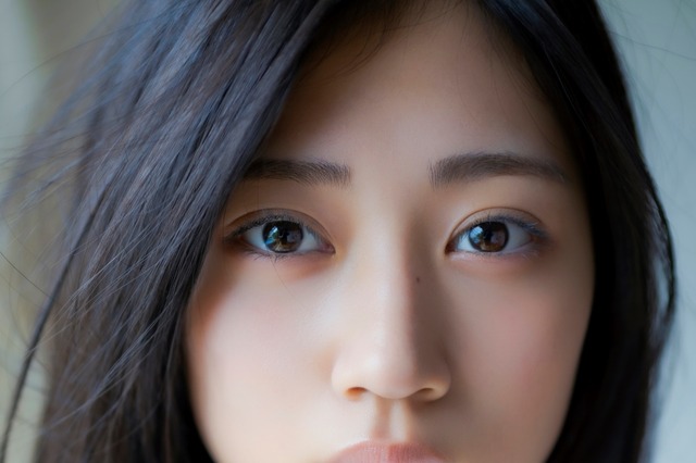 乃木坂46最年少・川端晃菜、15歳の魅力がさく裂！「無敵」をテーマにしたグラビアで魅了 画像