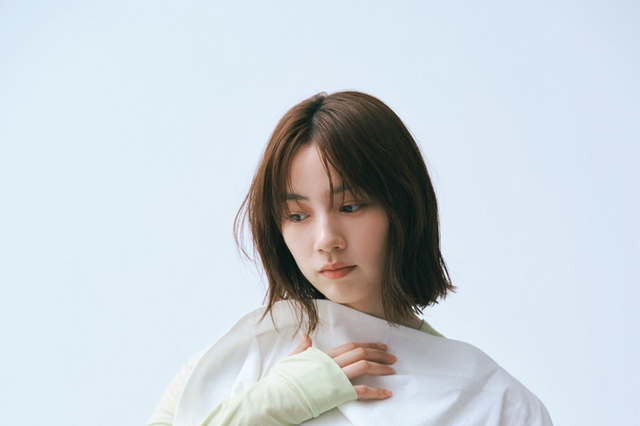 のん、透明感あふれる純白コーデで『FNS歌謡祭 夏』初出演を報告 画像
