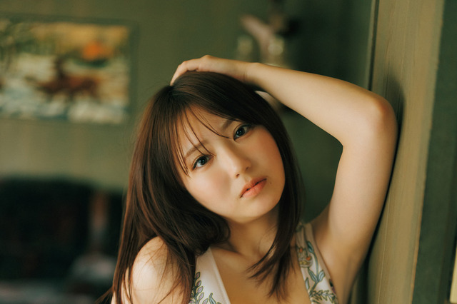 沢口愛華、大人の色気漂うボディライン公開！ 画像