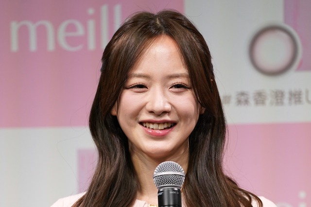 森香澄、バースデーイベントのオフショット公開　ドレス姿にファンから「可愛すぎる」「パネルより実物の方が可愛い」の声 画像