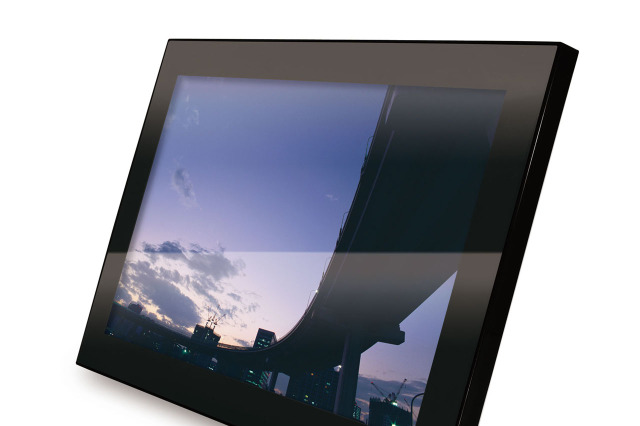 音楽・動画再生にも対応する低価格な10.1型液晶デジタルフォトフレーム 画像