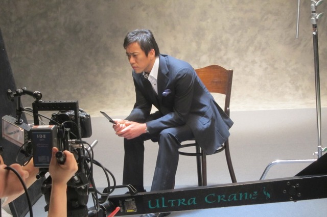 ドラマ「同窓会」主題歌PV出演の八代英輝弁護士が意味深コメント 画像