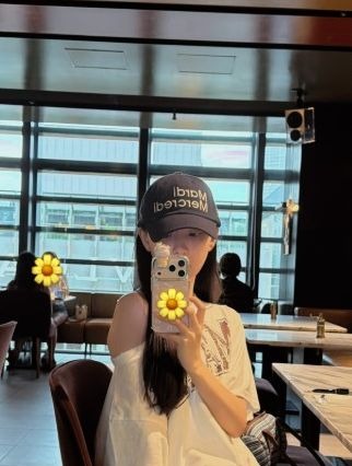 堀未央奈、美脚が映えるショートパンツ姿を披露！ 画像