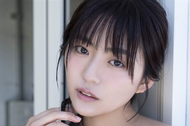 豊田ルナ、しっとりとした“大人の色気”で魅せる！写真集『Moonlight Shadow』で新境地 画像