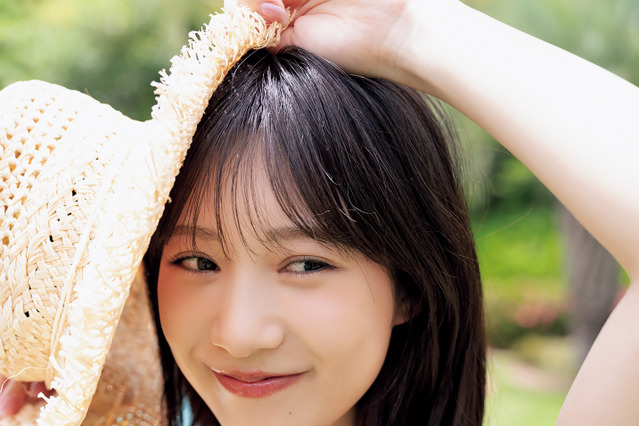 “国宝級のボディライン”横野すみれ、爽やかな夏の美ボディを大胆披露！ 画像