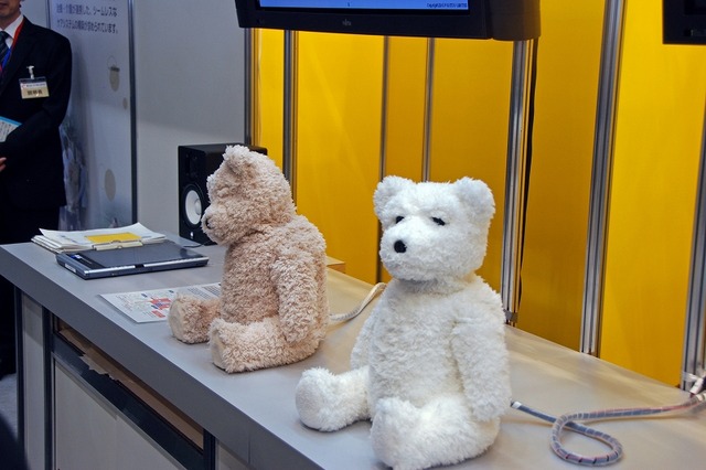 【富士通フォーラム2010（Vol.2）】ぬいぐるみ型ロボット、人のモノマネも 画像
