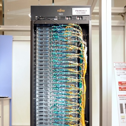 【富士通フォーラム2010（Vol.6）】サーバ38台実装可能――次世代iDCの課題に応えるCX1000 画像