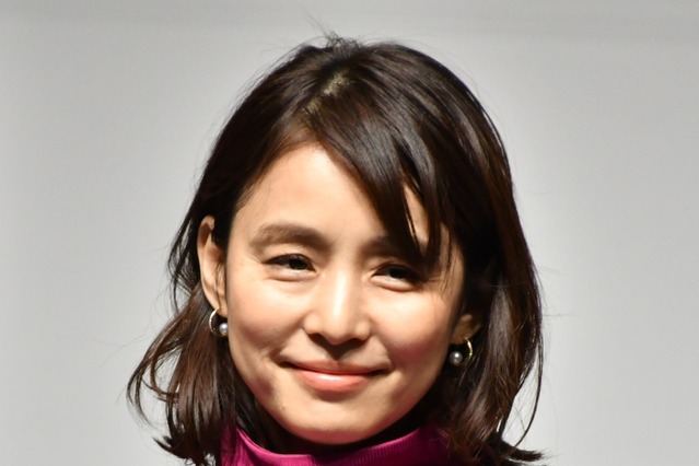 石田ゆり子、愛犬・雪の死を報告「うつくしい夕暮れの時間に旅立っていきました」 画像