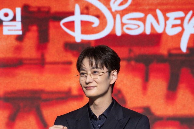 イ・ドンウク×岡田将生が共演！韓国ドラマ『殺し屋たちの店２』会見で和気あいあいトーク 画像