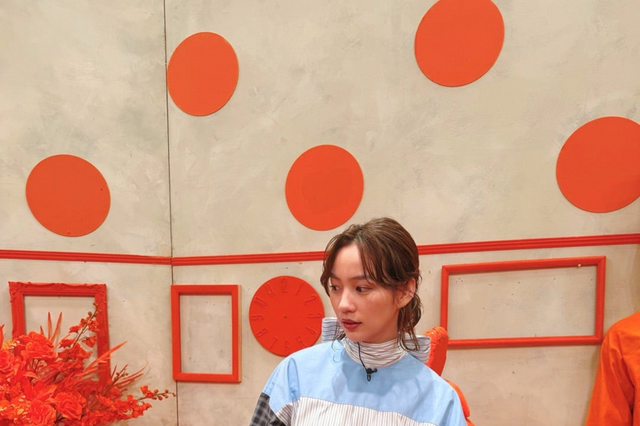 のん、個性派コーデでバラエティー出演　深川麻衣と2週連続登場 画像
