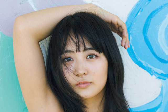 “グラビアクイーン”福井梨莉華が黄色ビキニで圧巻ボディ披露！『FLASH』最新号 画像