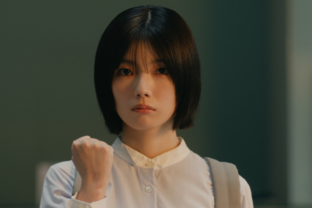 櫻坂46・藤吉夏鈴、日々奮闘する若手社員演じる！普段のステージからは想像できない「ダサカワ」ダンスに挑戦！ 画像