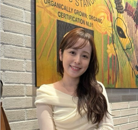 久慈暁子、子供と一緒のホワイトコーデを披露！「可愛すぎて同じもの買いました」とファン絶賛 画像