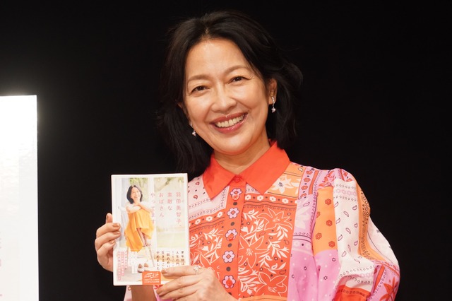 YouTube番組をもとにエッセイをリリースの羽田美智子、「人気ユーチューバー」と呼ばれ照れ笑い 画像