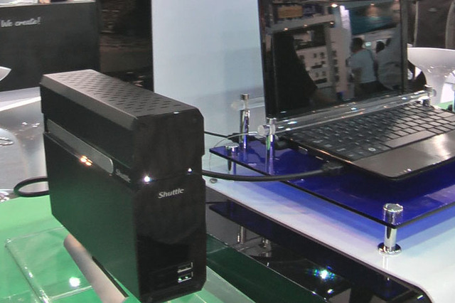 【COMPUTEX TAIPEI 2010（Vol.16）：動画】台湾Shuttle、ノートPCのビデオ機能を強化する外付けアイテム 画像