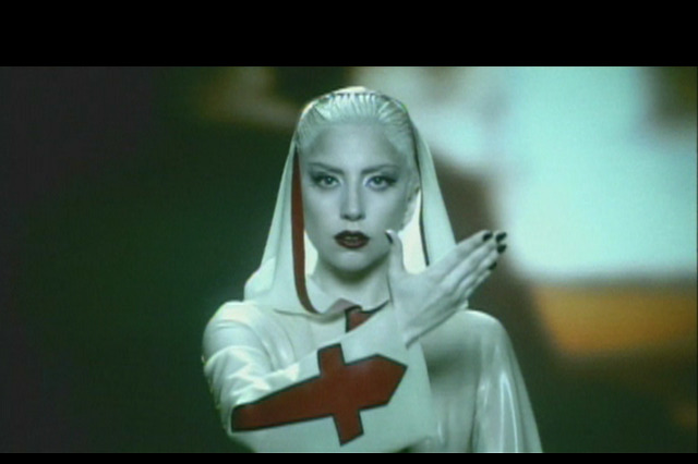 宗教への冒涜!?　海外で論議を呼んだレディー・ガガの問題作PVが到着 画像