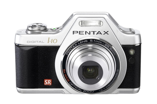 クラシックデザインのコンパクトデジカメ「PENTAX Optio I-10」に新色が追加 画像
