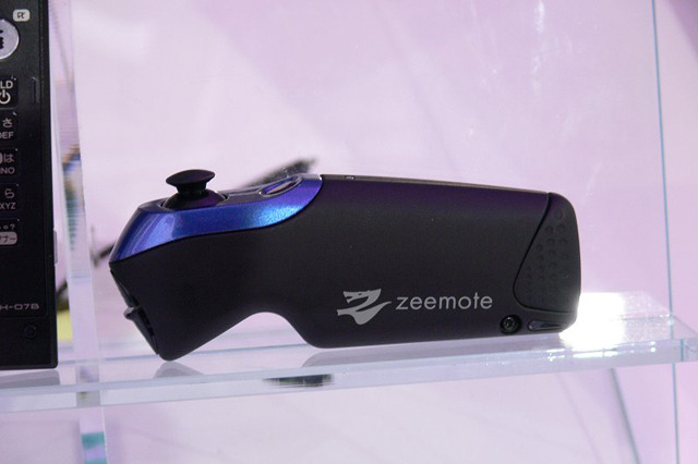 【Wireless Japan 2010（Vol.20）】携帯電話用ゲームコントローラ国内投入へ―― アプリックス 画像