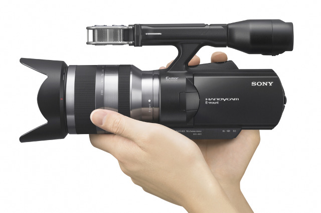 ソニー、レンズ交換式ビデオカメラ「NEX-VG10」をついに国内発表――価格は20万円前後 画像
