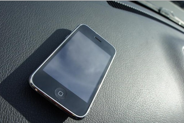 iPhone 炎天下での車内放置にご用心 画像