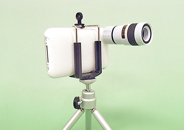 実売1,999円、iPhone 3G/3GS用光学8倍ズームのケース一体型三脚付き望遠レンズ 画像