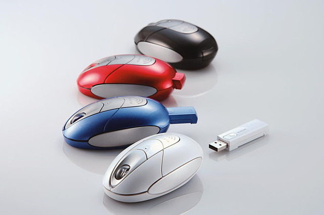 エレコム、2.4GHz無線マウスとiPod用ケース＆液晶保護フィルム 画像