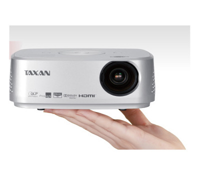 スマートフォンからの投映も可能なハガキサイズの小型LEDプロジェクター 画像