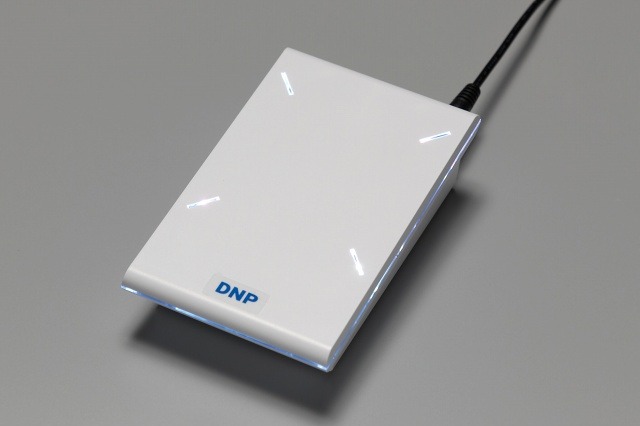 DNP、おサイフケータイに画像・音楽・クーポンを直接配信できるリーダーライターを発売 画像