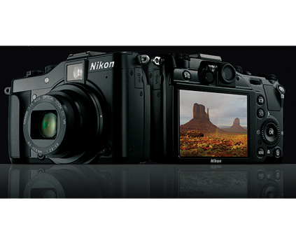 ニコン、一眼レフ感覚の高度撮影を楽しめるコンパクトデジカメ「COOLPIX P7000」 画像